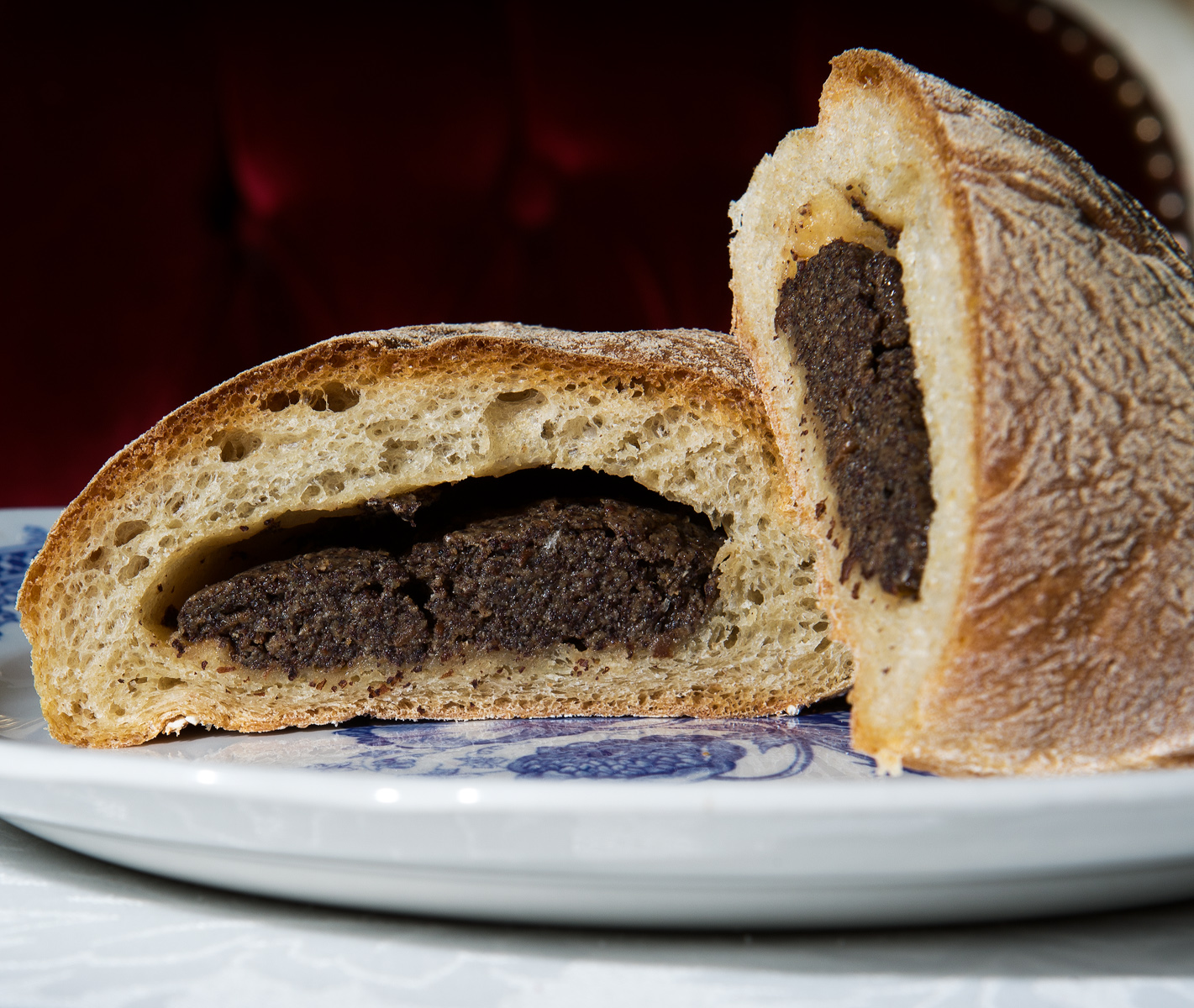 Ofenkrapfen - pane con ripieno di pere, castagne e papaveri.jpg